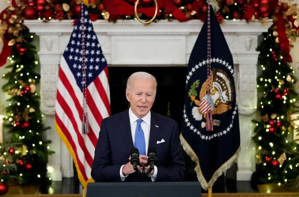 Joe Biden, habla sobre la variante omicron del coronavirus en el Comedor Estatal de la Casa Blanca