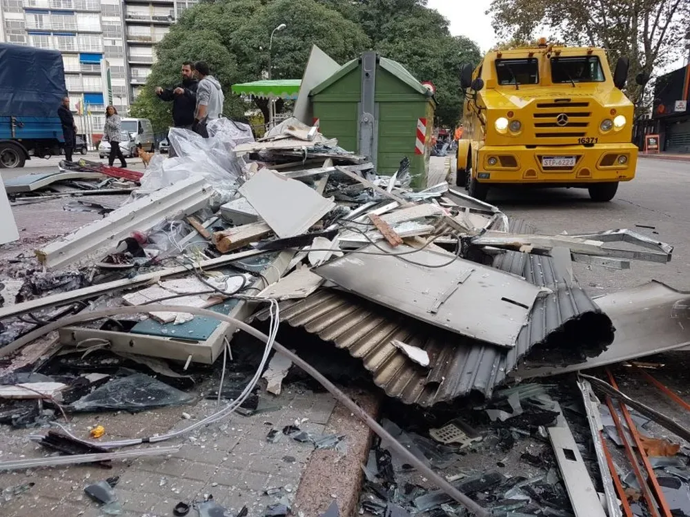 Un cajero fue destruido mediante la explosión de una garrafa en Rivera y Gabriel Pereira