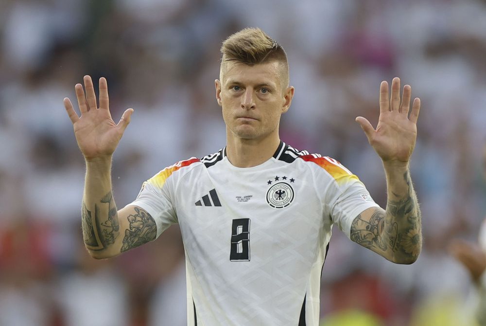Toni Kroos se despide de su afición al término del partido de cuartos de final de la Eurocopa 2024 que España y Alemania han disputado en Stuttgart.&nbsp;