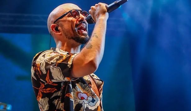 El cantante argentino Abel Pintos cantó en Madrid, y podría estar junto al Papa León XIV.
