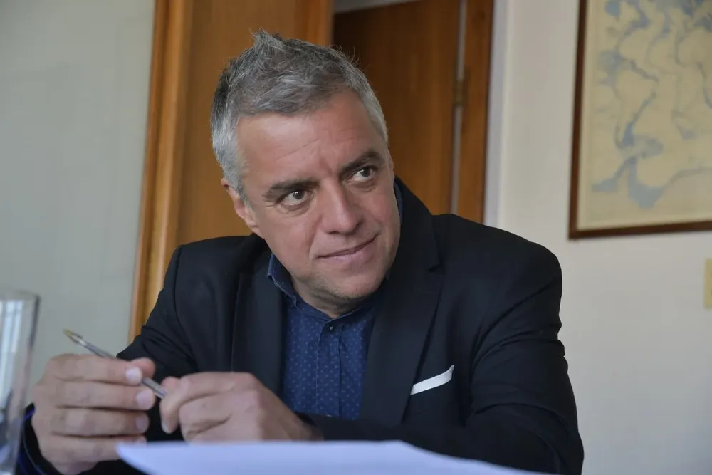 Villar señaló que es lógico que el personal de salud se vacune si quiere atender pacientes