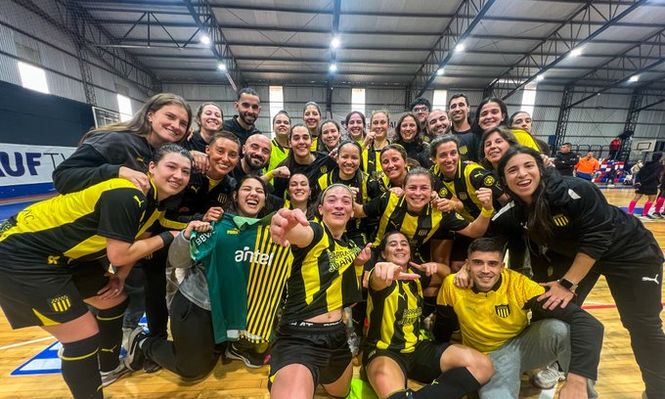 Peñarol volvió a ganarle un clásico a Nacional en fútbol sala femenino y así celebraron sus jugadoras