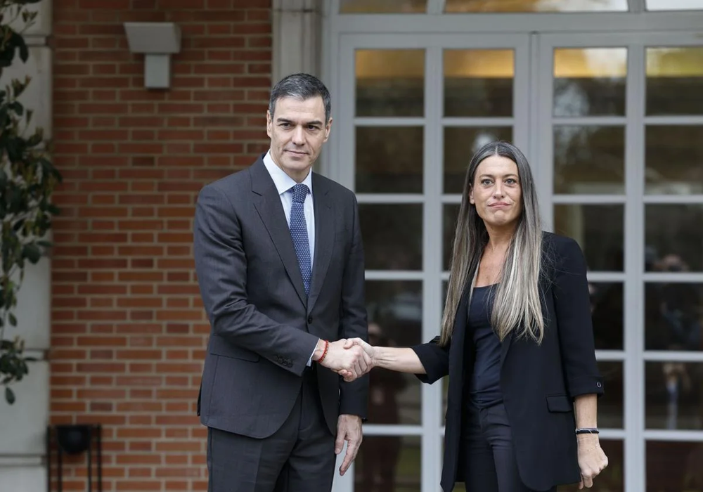 El presidente del Gobierno español, Pedro Sánchez, y la portavoz de Junts en el Congreso, MIriam Nogueras.