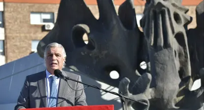 Francisco Bustillo en la Plaza Armenia sobre la rambla, en el acto por el genocidio armenio
