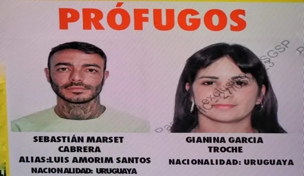 Cartel que muestra los rostros de Sebastián Marset y su esposa Gianina García, prófugos en Bolivia