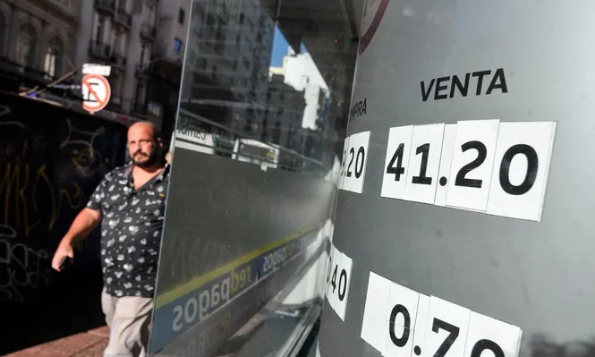 El dólar continúa cayendo y cerró a $ 39,8 en el interbancario