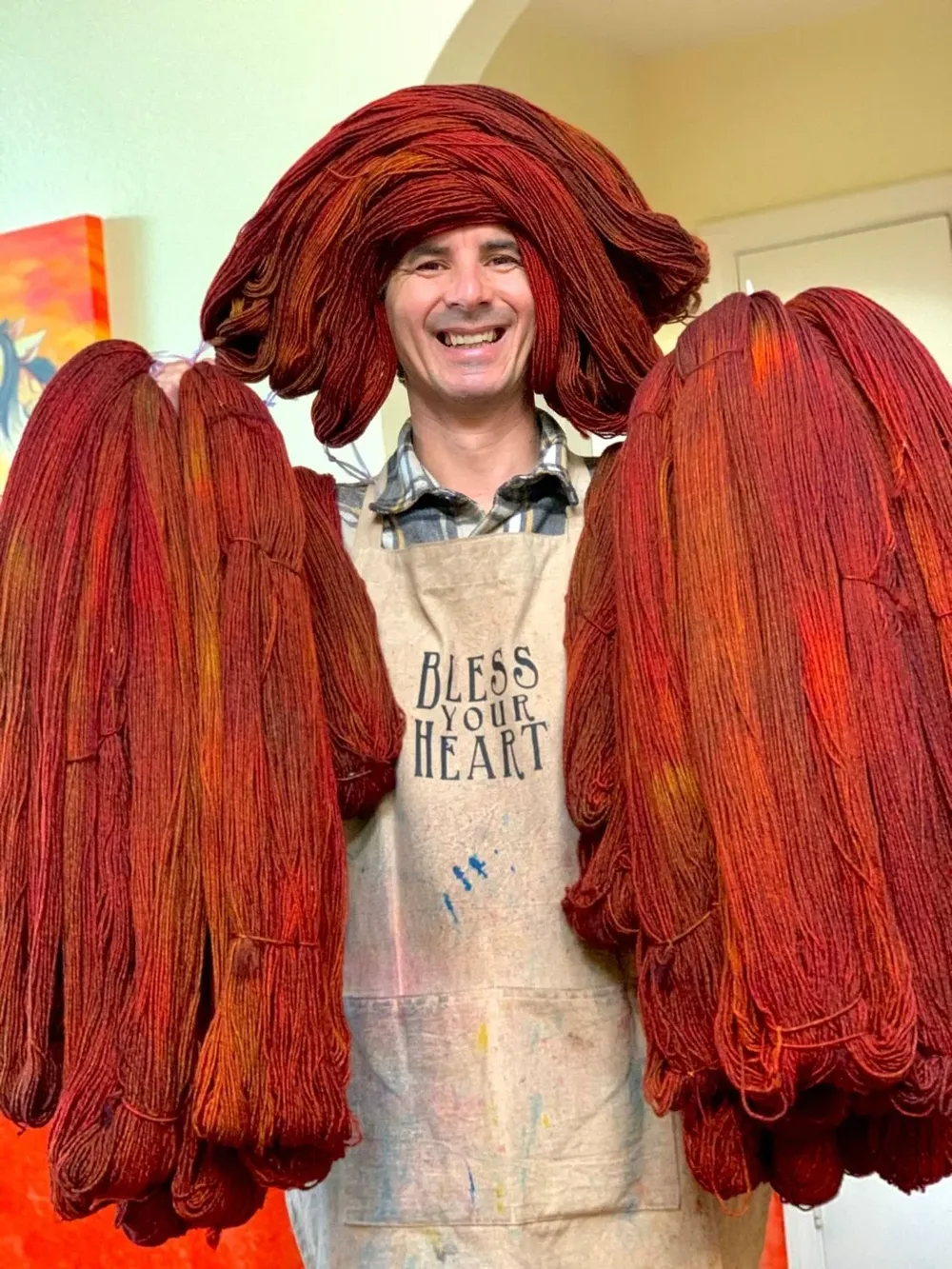 Joao con lanas uruguayas teñidas en Estados Unidos