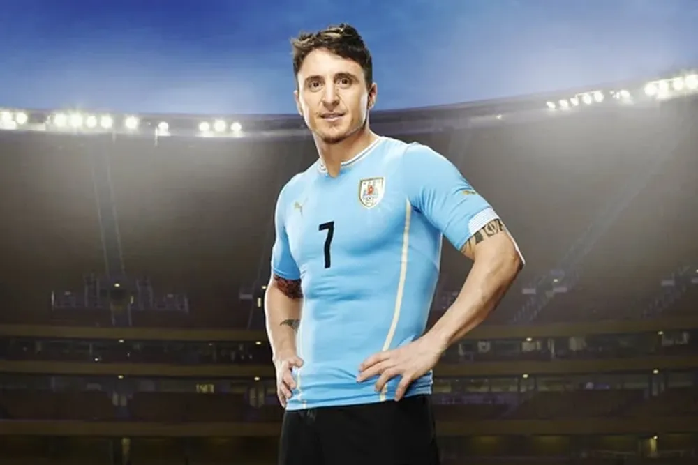 El Cebolla con la nueva camiseta de Uruguay