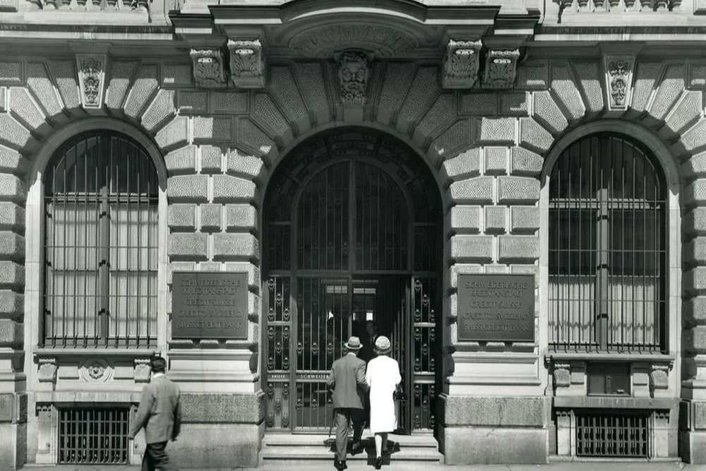 El caso recobró impulso en marzo de 2020, cuando el Centro Wiesenthal hizo un reclamo formal al banco Credit Suisse para tener acceso a una serie de cuentas en las que se sospecha que fue a parar parte de ese dinero.