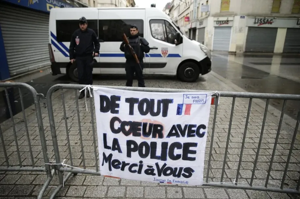 La población parisina está agradecida de la policía