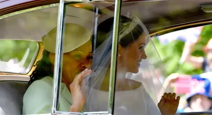 El padre de Meghan Markle no ha podido acudir a la ceremonia por problemas de salud pero sí la madre.