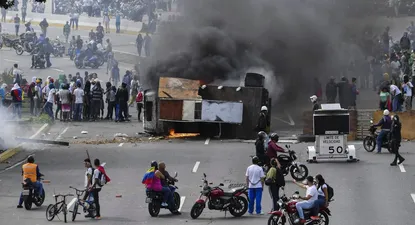 estados unidos mantiene a sus diplomaticos en caracas mientras reciben amenazas del chavismo