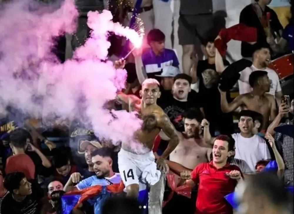 Lucas Torreira alentando a 18 de Julio de Fray Bentos