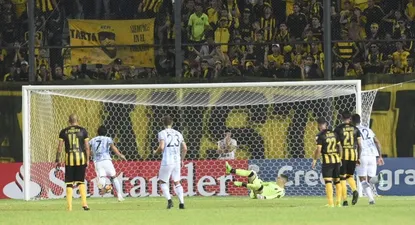 la increible historia del pulga rodriguez, el delantero que suena para nacional