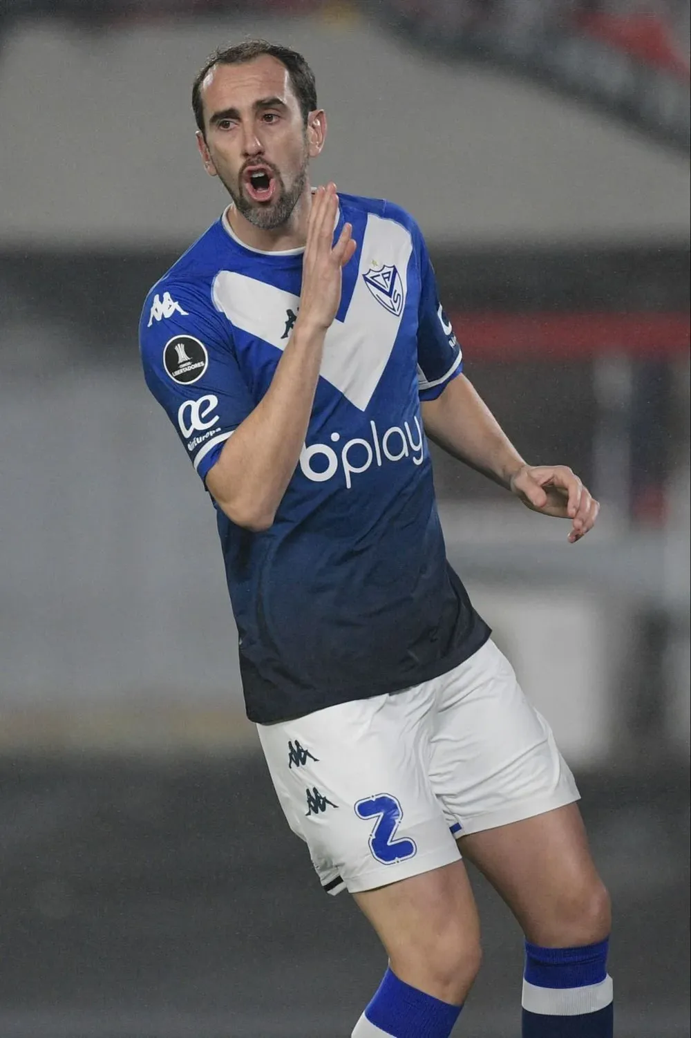 Godín en uno de los pocos partidos que jugó con Vélez