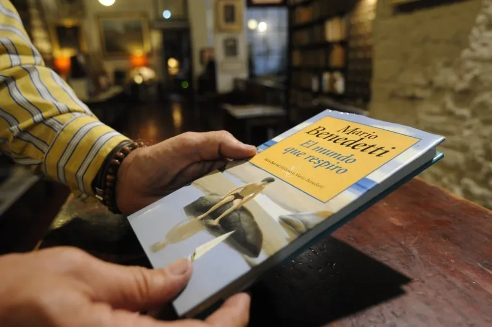 La librería Lindari y Risso ofrece un amplio abanico de poesía nacional