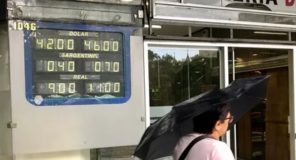 La disparada del dólar paraliza la compraventa de inmuebles y autos