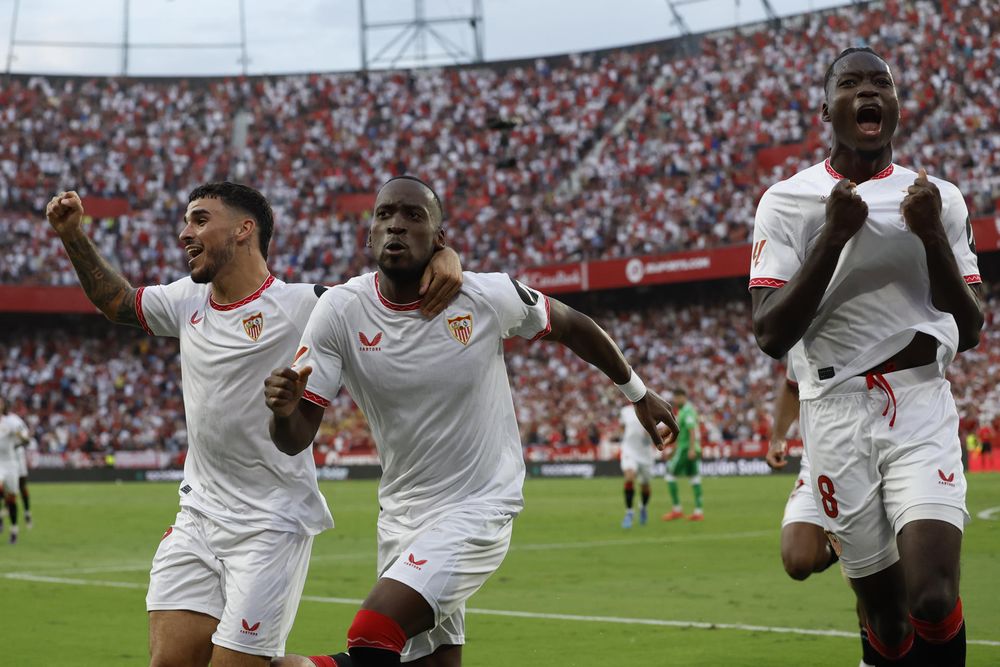 El Sevilla FC se queda con el derbi andaluz. El Sevilla FC se queda con el derbi andaluz.