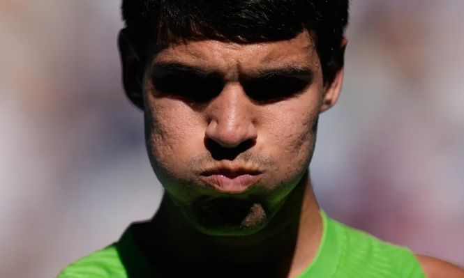 El remedio mágico de Carlos Alcaraz: ¿Qué es el particular jugo que toma para combatir los calambres?