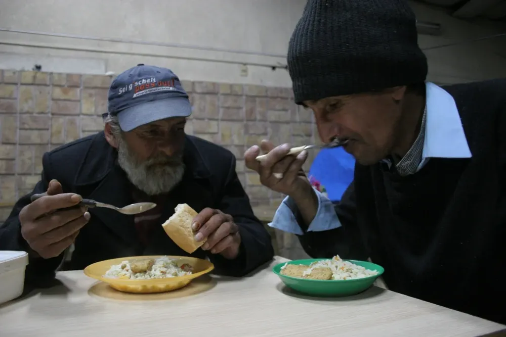 Indigentes en un refugio