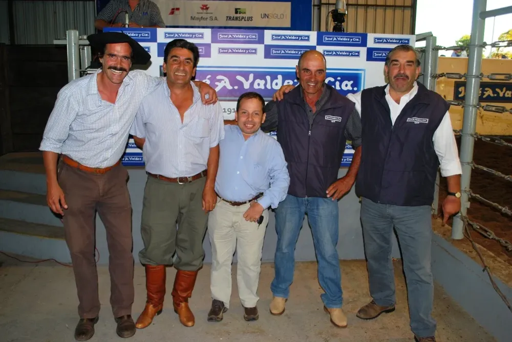 El equipo del escritorio que trabajó en el remate