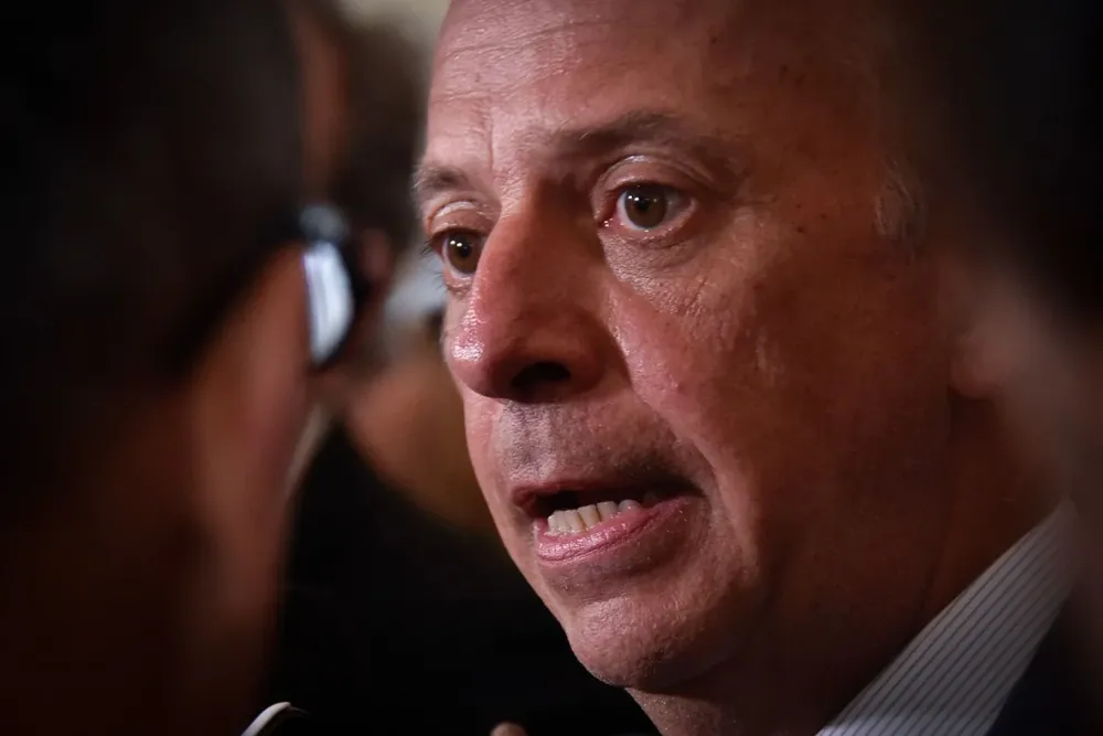 El ministro Javier García resolvió el relevo