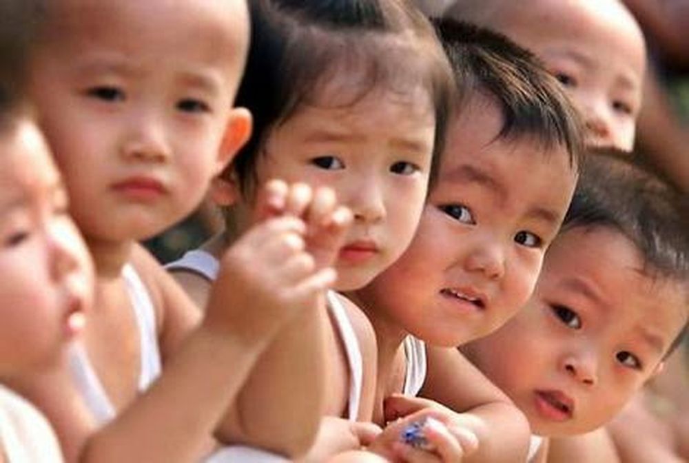 China prohibe la adopción de niños por extranjeros