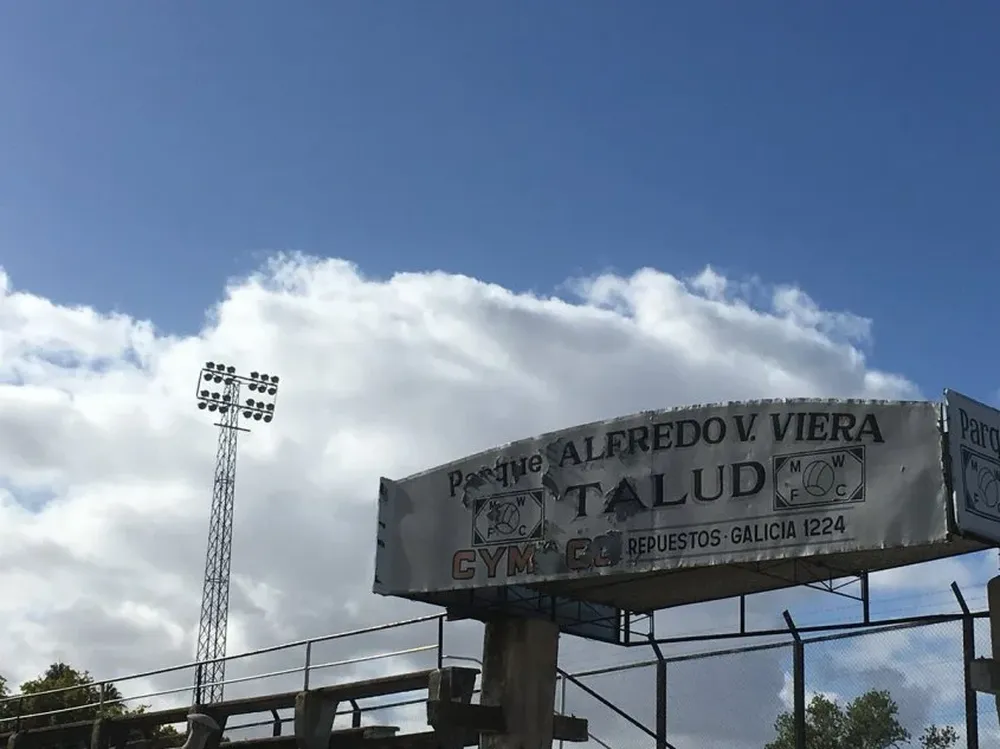 El Viera con su primera torre de iluminación