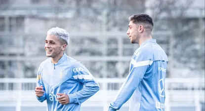 Diego Hernández y Federico Valverde en la práctica de la selección uruguaya en Tokio