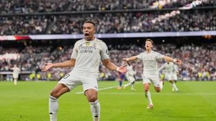 Real Madrid vence 2-1 al Barcelona en El Clásico y se afianza como líder de LaLiga Real Madrid vence 2-1 al Barcelona en El Clásico y se afianza como líder de LaLiga