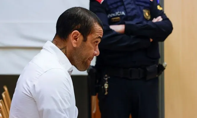 Dani Alves continuará preso.