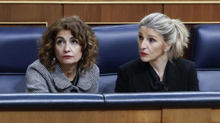 La ministra de Hacienda, María Jesús Montero y la ministra de Trabajo, Yolanda Díaz,