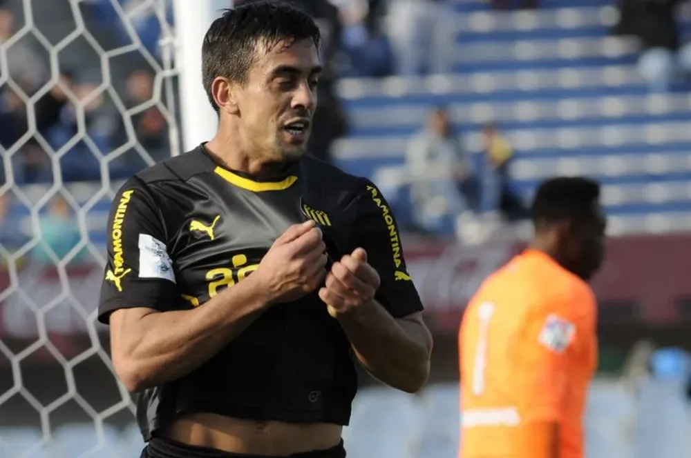 Diego Ifrán, el de Cerro Chato, anotó el gol aurinegro