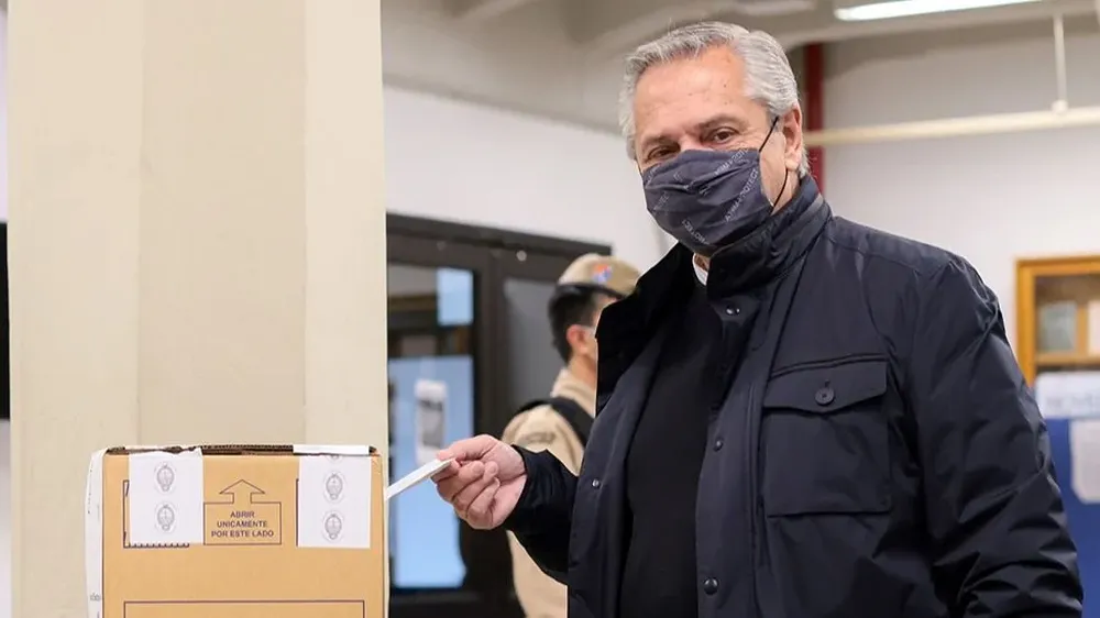 El Frente de Todos, liderado por Alberto Fernández, sufrió una categórica derrota el domingo.