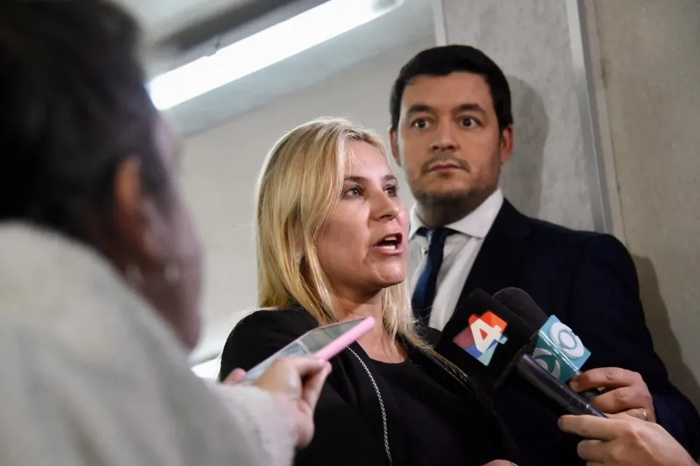 Natalia Escobal, la madre soltera que irrumpió en una entrega de llaves del MVOT y criticó al gobierno