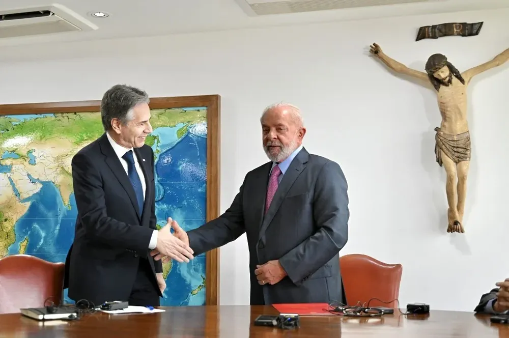 Blinken fue recibido por el presidente brasileño en Brasilia y luego voló a Rio de Janeiro para la reunión del G20.