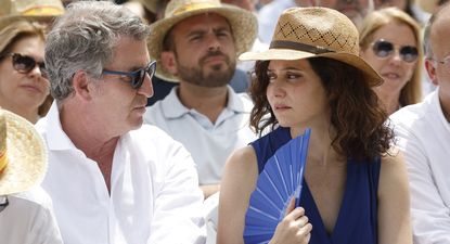 Alberto Núñez Feijóo e Isabel Díaz Ayuso convocan a movilizarse contra el gobierno corrupto de Pedro Sánchez y su mafia