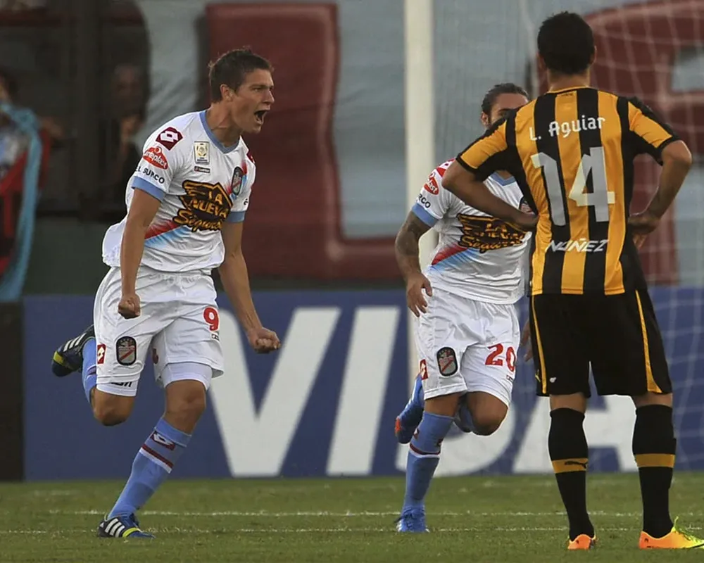 Peñarol perdió ante Arsenal en 2014