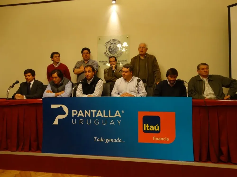 Miembros de Pantalla Uruguay, de Estudio 3000 y de banco Itaú