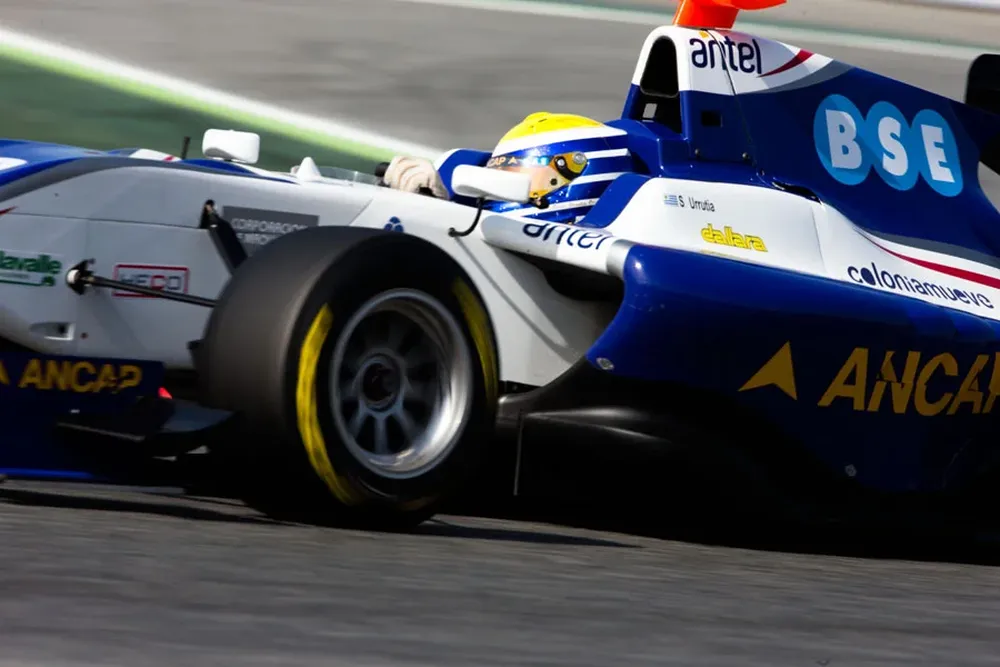 Gran remontada de Urrutia en la Carrera 2