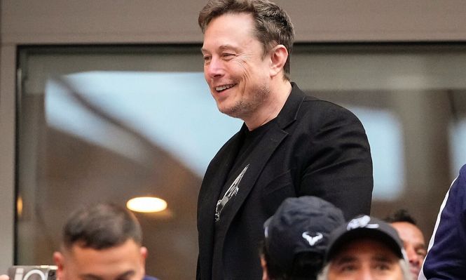 Elon Musk predice que la IA creará un ingreso universal alto y hará que ahorrar dinero sea innecesario