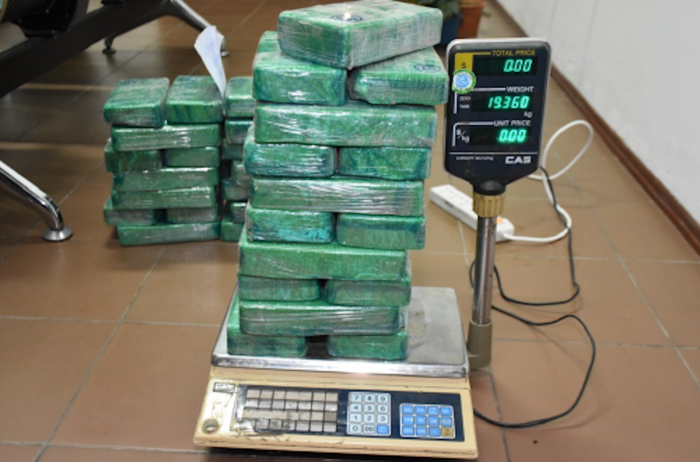 Incautación de casi 48 kilos de pasta base dentro de una camioneta