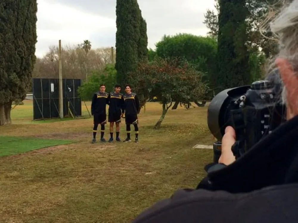 Los juveniles Miguel Merentiel, Gastón Vitancurt y Matías De los Santos posaron para las cámaras