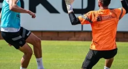 Edinson Cavani hizo fútbol con Valencia