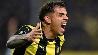 David Terans festeja su gol en Peñarol vs Racing por Copa Libertadores