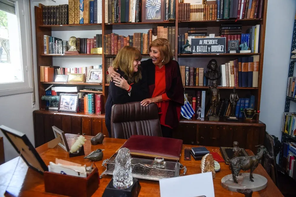 Mercedes Menafra y Beatriz Batlle en el despacho