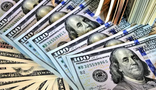 El dólar blue cotiza en la franja de los 200 pesos.