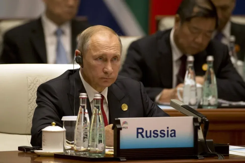 Putin escucha una conferencia en el encuentro de los BRICS en Xiamen, al sureste de China.