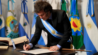 El presidente Javier Milei vetó la ley de emergencia pediátrica.