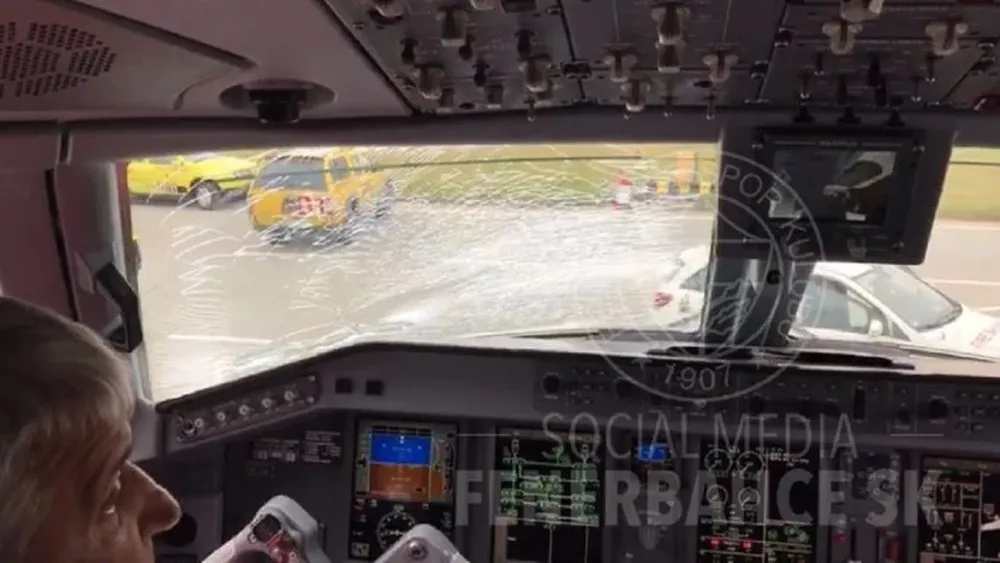 Así quedó el avión en el que viajaba Fenerbahce